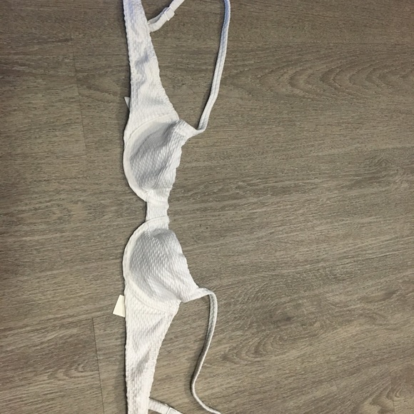 Small aeri Bikini Top - Picture 2 of 7